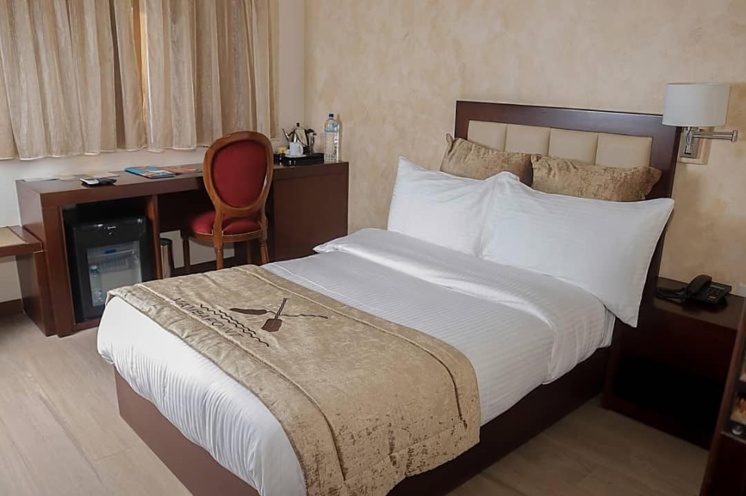 Mamba Point Hotel Freetown Esterno foto