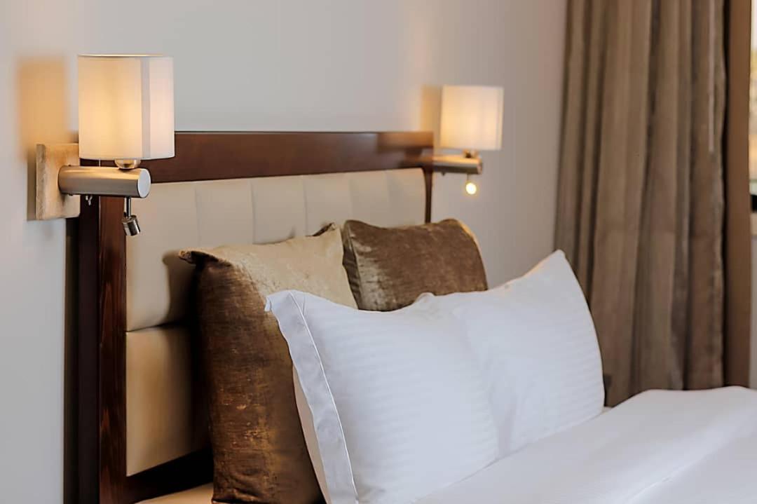 Mamba Point Hotel Freetown Esterno foto