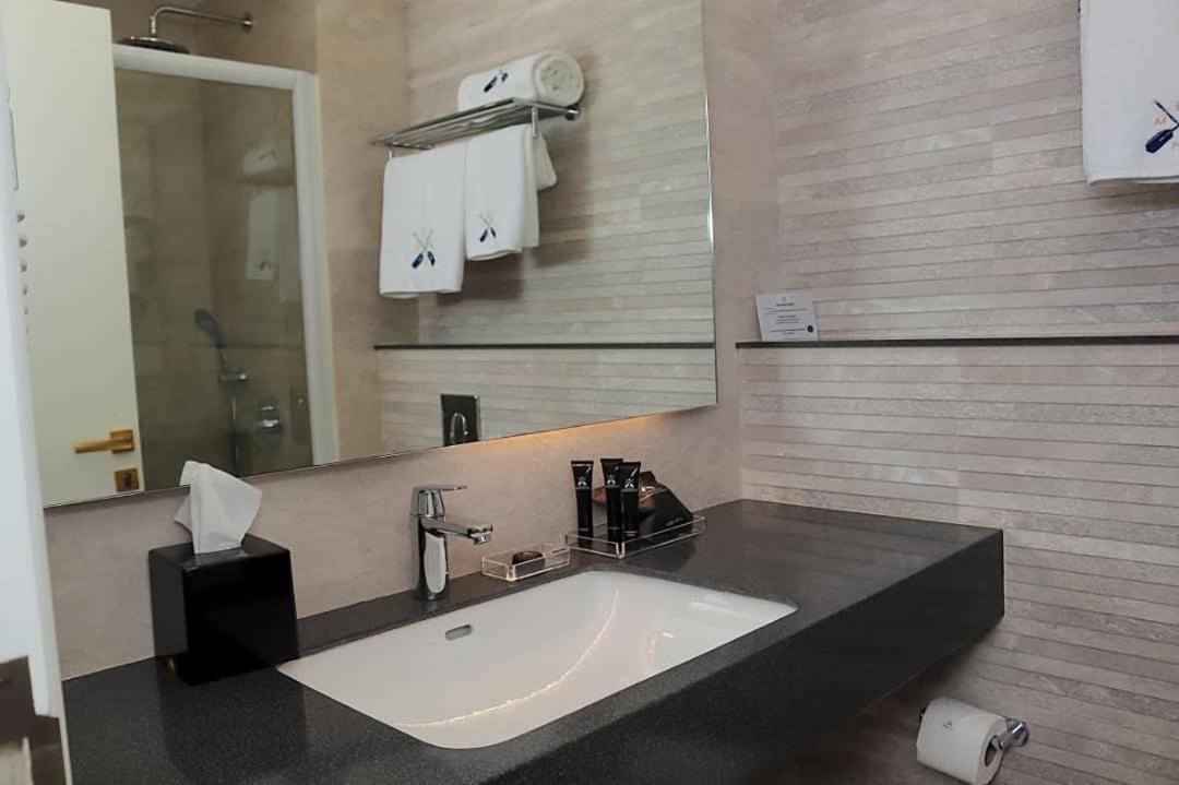 Mamba Point Hotel Freetown Esterno foto