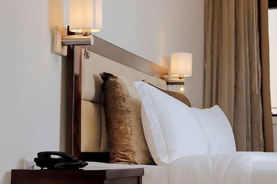Mamba Point Hotel Freetown Esterno foto