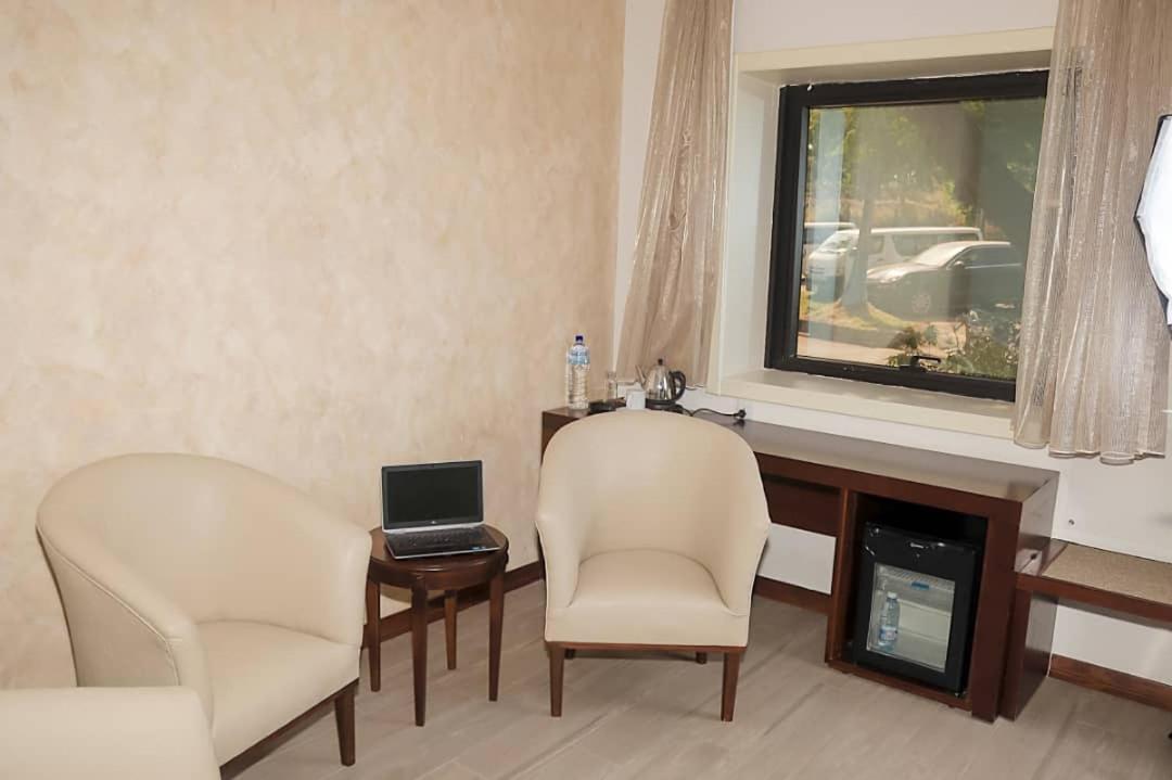 Mamba Point Hotel Freetown Esterno foto